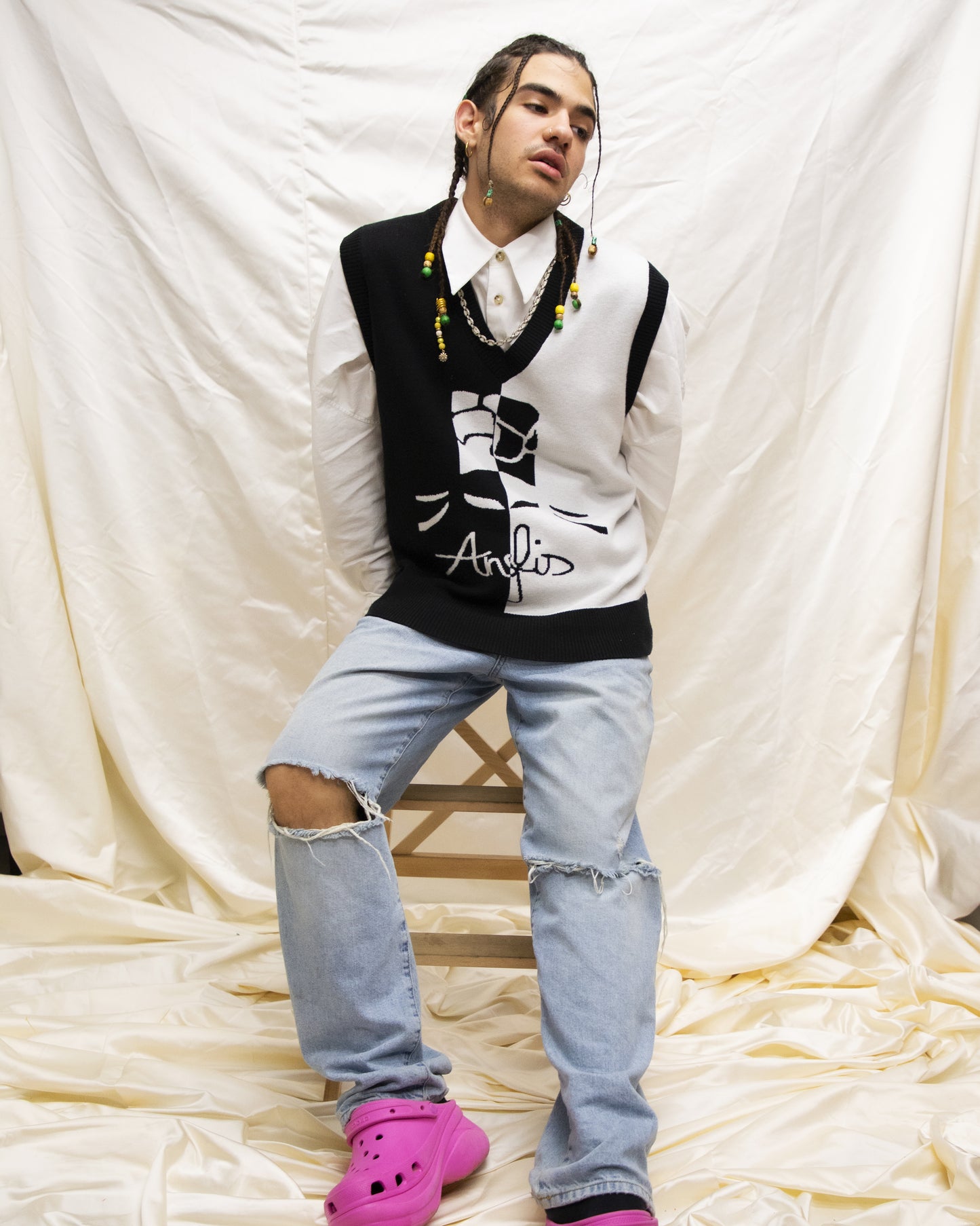 ANFIS VEST BLACK AND WHITE